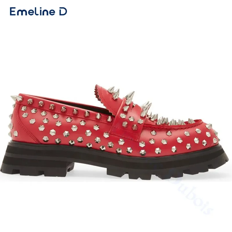 Rote Leder-Freizeitschuhe mit Nieten, Slip-On-Stil, große Zehen, Lederschuhe mit dicken Sohlen, modische Persönlichkeit, große Herrenschuhe