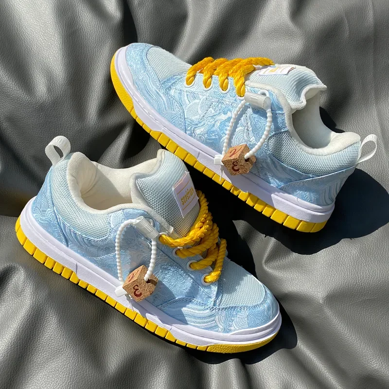Hellblaue Loafer mit dicker Zehenkappe für Herbst und Winter, große Größen, bestickte Freizeitschuhe, atmungsaktiv, bequem, rutschfest, verschleißfest, vielseitige modische Canvas-Schuhe für Paare,