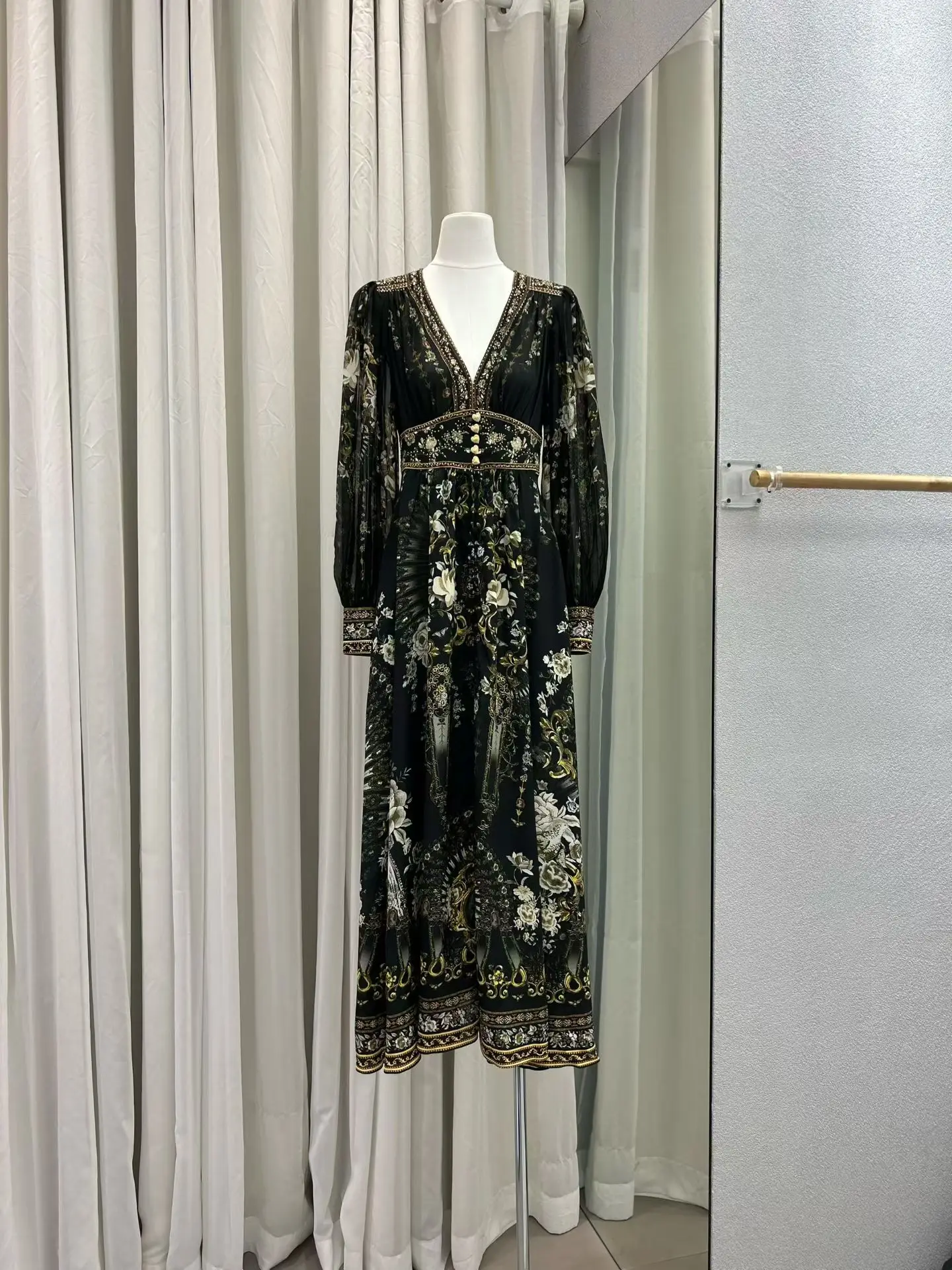 Luxurious Retro Gold Green Printed Silk Evening Dress Elegant Women's Gown Hollow Out V-neck Pleated Hem Long Dressclothin