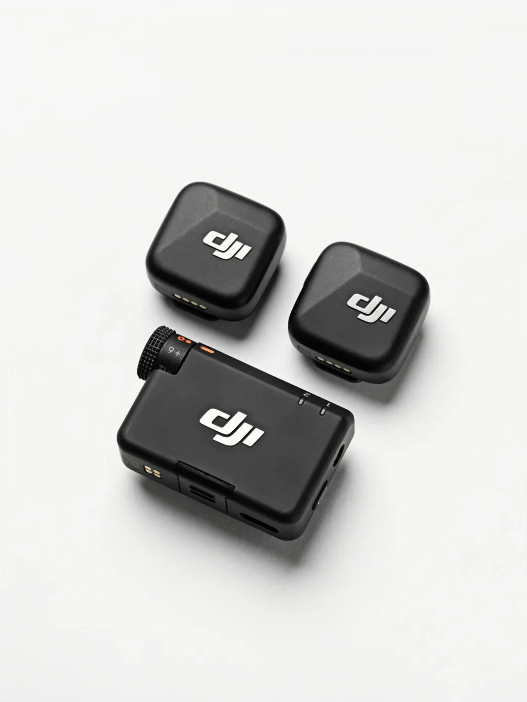 Original DJI Mic Mini Kabelloses Lavalier-Mikrofon 10g Ultraleicht 48H Akkulaufzeit 2-Stufen ANC 400m Übertragungsdistanz Image