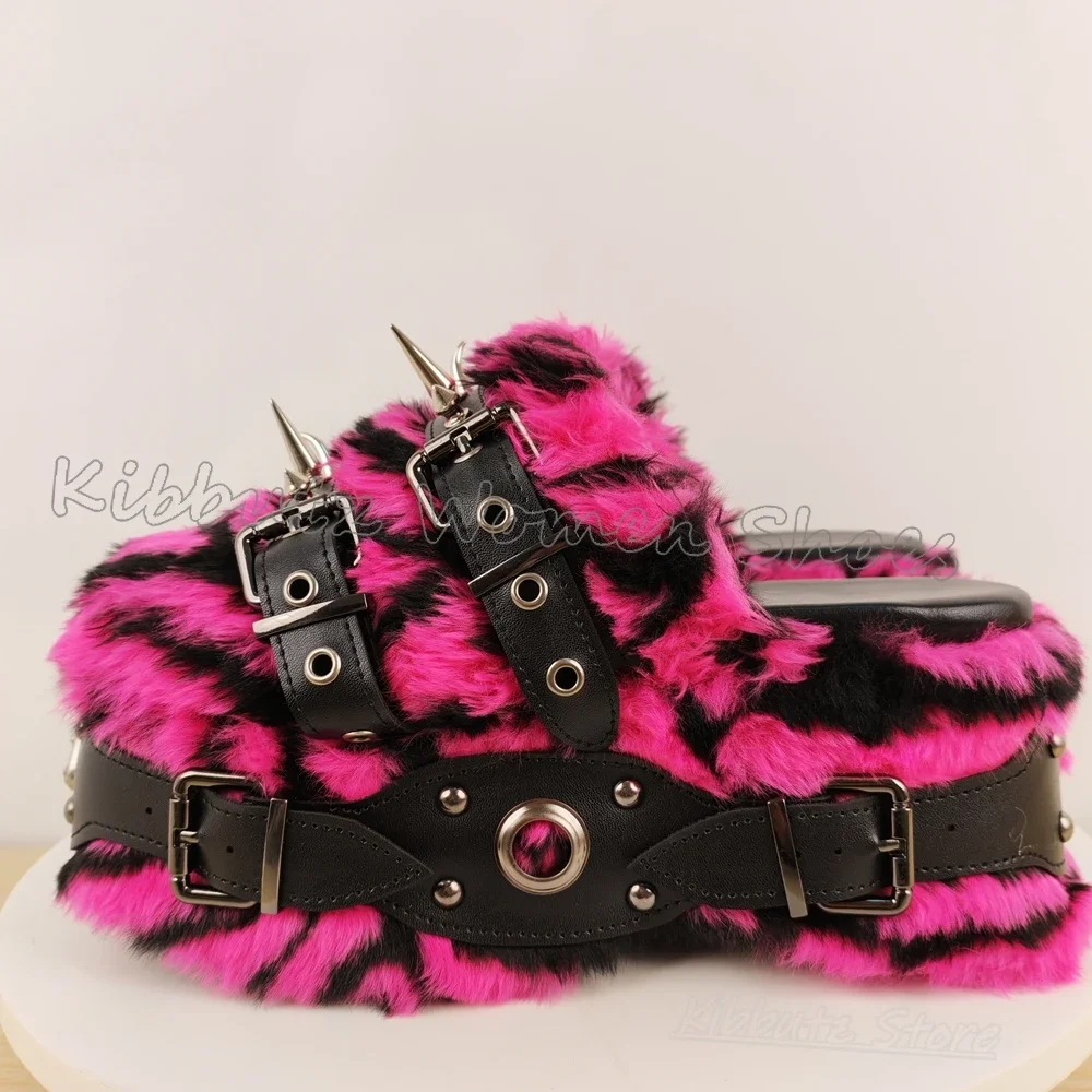 Nieten-Slipper, pelzige Plateau-Sandalen mit runder Zehenpartie, dickem Boden, Spicy-Girl-Schuhe, Punk-Rock, Neuheit, Mode, Luxus, elegant, schlicht