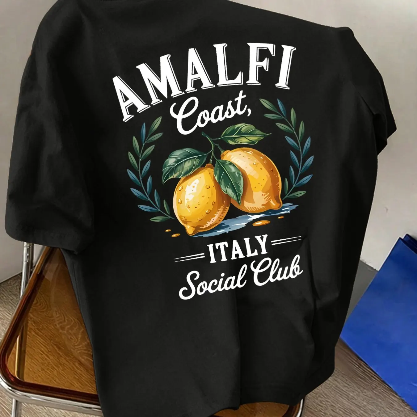 Herren-T-Shirt aus reiner Baumwolle mit Rundhalsausschnitt und kurzem Arm, mit italienischem Zitronen-Print aus der Amalfi-Küste, geeignet für Urlaub und Freizeitkleidung. Image