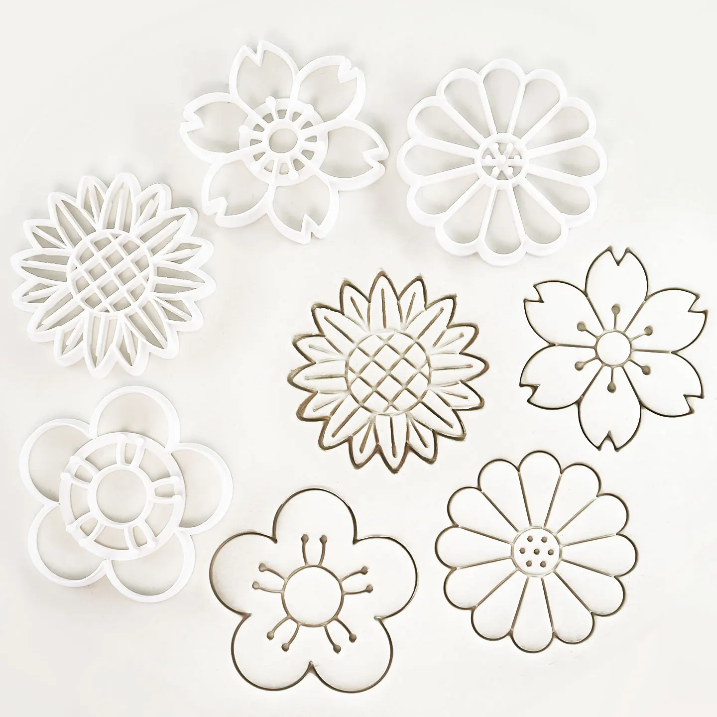 4-teiliges Set Kirschblüten-, Sonnenblumen-, Gänseblümchen- und Pflaumenblüten-Ausstechformen, Dekorative Blumenförmige Keksformen, Florale Backwerkzeuge Image