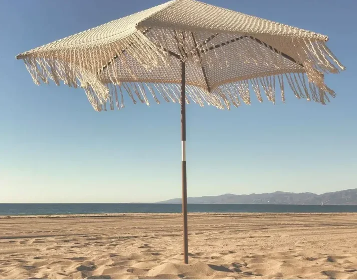T Fantastischer luxuriöser gehäkelter Terrassenschirm aus Holz, handgefertigte Baumwollquasten, 2,5 m Sonnenschirm, Makramee-Seile, offener Regenschirm mit Fransen