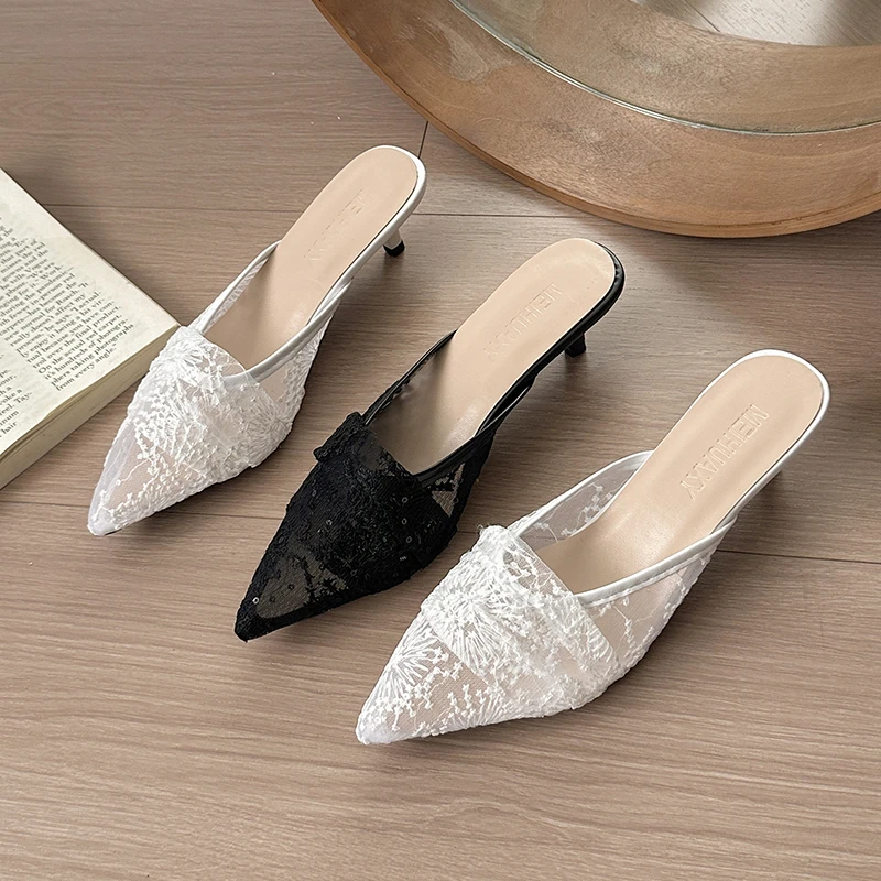 Elegante französische weiße Mesh-Spitzen-Slipper mit spitzer Zehenpartie, modische Damen-Sandalen mit niedrigem Absatz für den Sommer 2026. Größen: 35 - 43