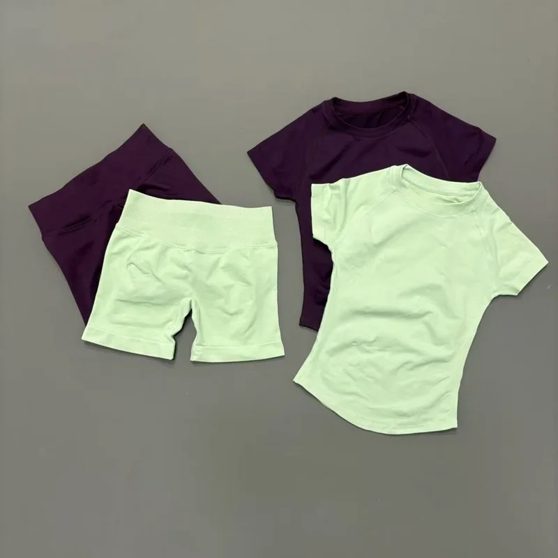 Ensemble de sport 2 pièces pour femme, haut de yoga sans couture à manches courtes de couleur unie, short ajusté, ensemble de sport pour la salle de sport, la course à pied et l'entraînement