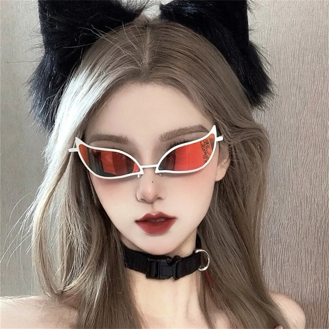 Donquixote PVC-Sonnenbrille Doflamingo Cosplay-Brille Anime-Katzenaugen-Sonnenbrille für Damen und Herren Lustiges Weihnachtsgeschenk Party-Requisiten Image