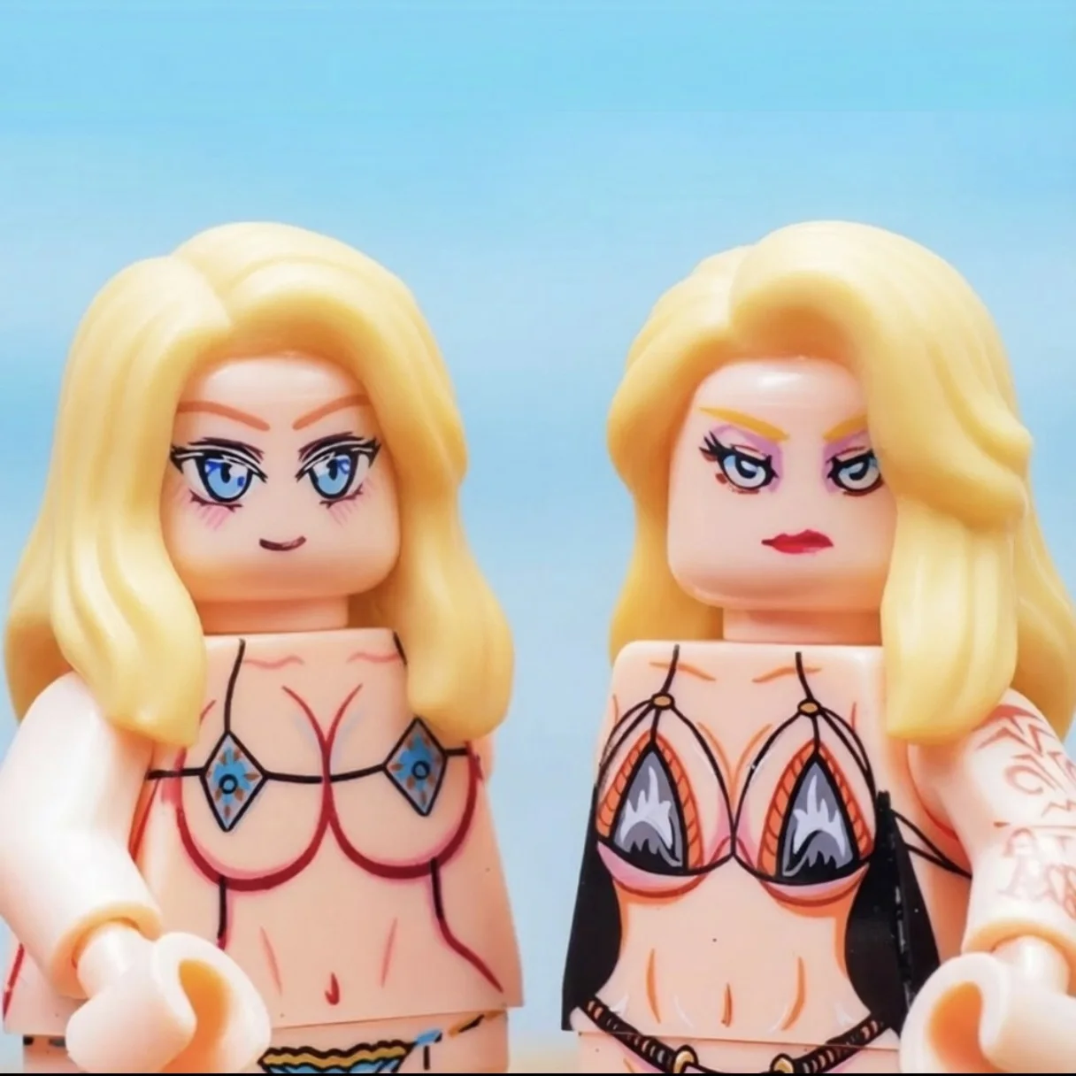 18+ Erwachsenen-Sexspielzeug: Kellnerinnen-Bikini-Schönheitsfiguren als Mini-Actionfiguren Image