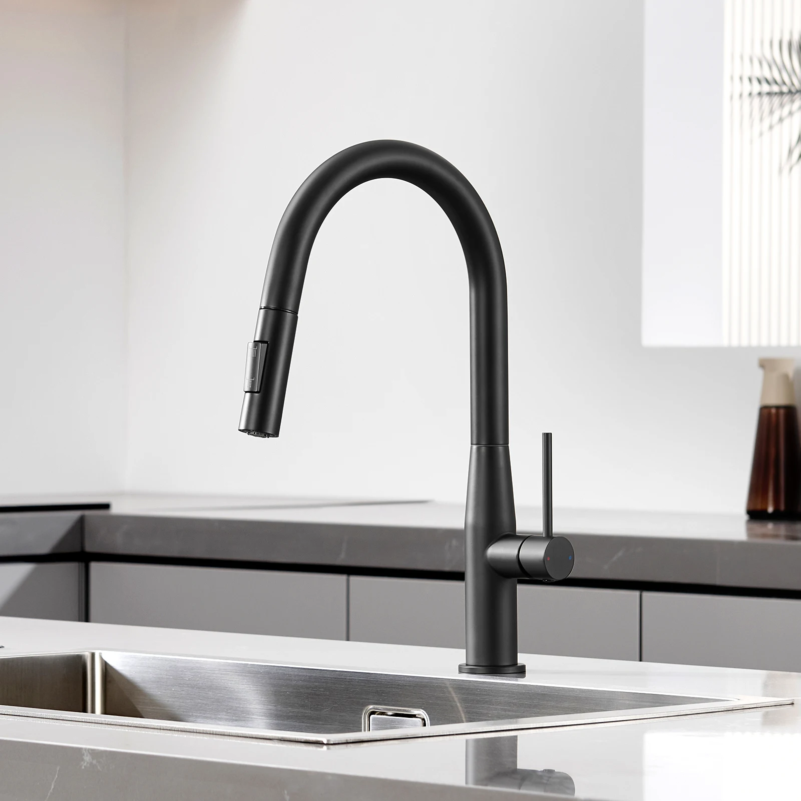 Küchenarmatur Schwarz, Vasen-Schirm-Form Herausziehbar Wasserhahn Küche 360 Drehbar, 2 Strahlarten Kalt Warmwasser Einhandmischer, Edelstahl 304 Spültischarmatur G3/8 Neoperl Schlauch, Montage Einfach