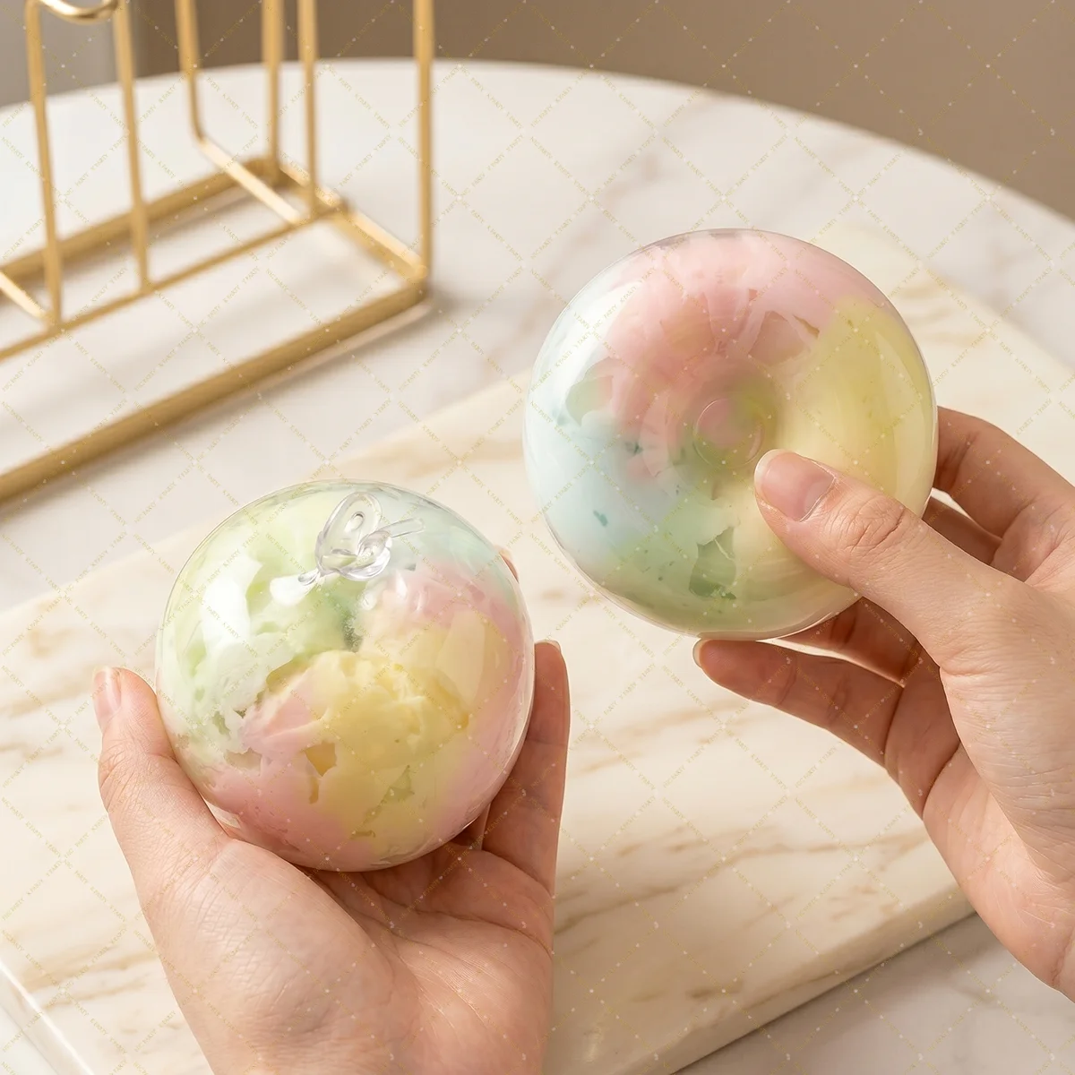 Squishy Matcha-Schokoladen-Kugel, handgemacht, simulierter Anti-Stress-Quetschball, sensorischer Fidget-Cracking-Wachsball, weiche Dekompressions-Party-Kugel Image