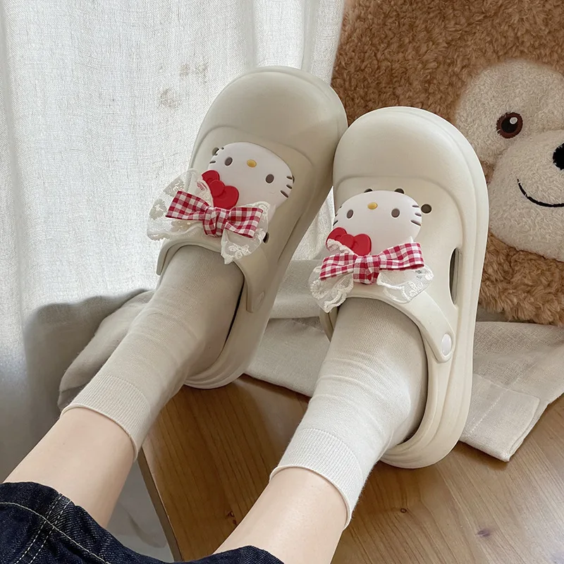 Hello Kitty Mode-Hausschuhe, rutschfeste Plateau-Sandalen mit dicker Sohle, geschlossene Mesh-Schuhe, ideal für Zuhause und Reisen