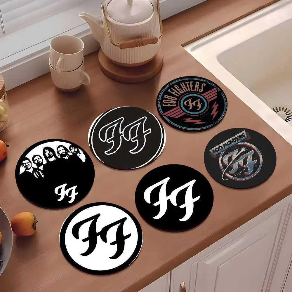 1 Stück Foo Fighters Band Holzuntersetzer mit Farbdruck, Tassenuntersetzer, Heim- und Schreibtischdekoration, Geschenke Image