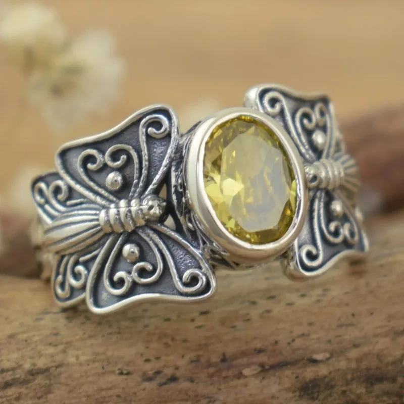 Vintage handgeschnitzter Schmetterlingsring mit gelbem synthetischem Zirkonia für Damen, eleganter, zarter Schmuck für Festivals und Jubiläen Image