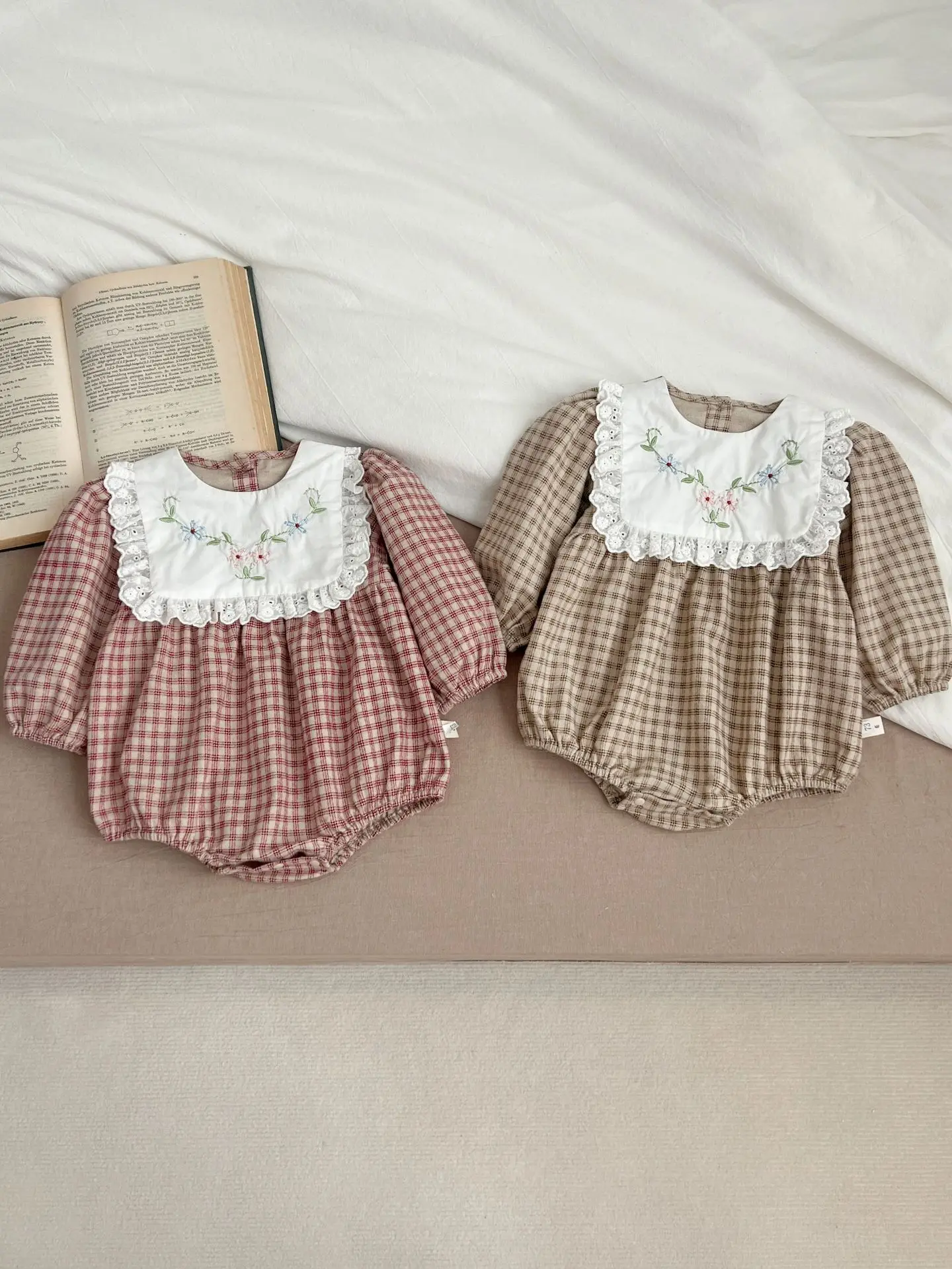 Frühling Neugeborene Baby Mädchen Stram pler bestickt Gitter Musselin Stram pler Kinder One piece Mode Baby kleidung Image