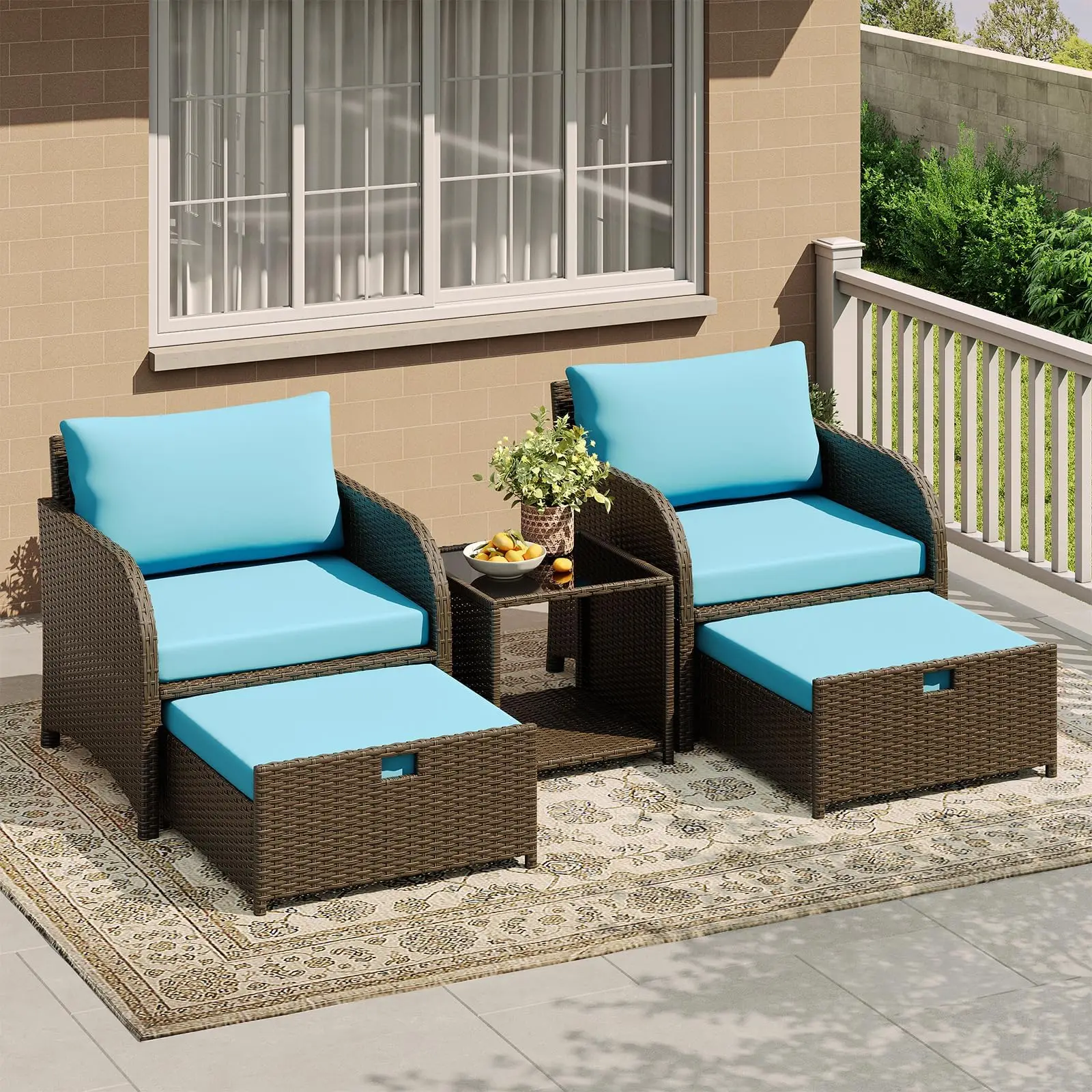 5-teiliges Gartenmöbel Set aus Wetterfestem PE Rattan, 2 Gepolsterte Sessel, 2 Hocker, Couchtisch mit Temperierter Glasplatte, Platzsparende Loungegruppe für Balkon, Terrasse & Garten, Blau