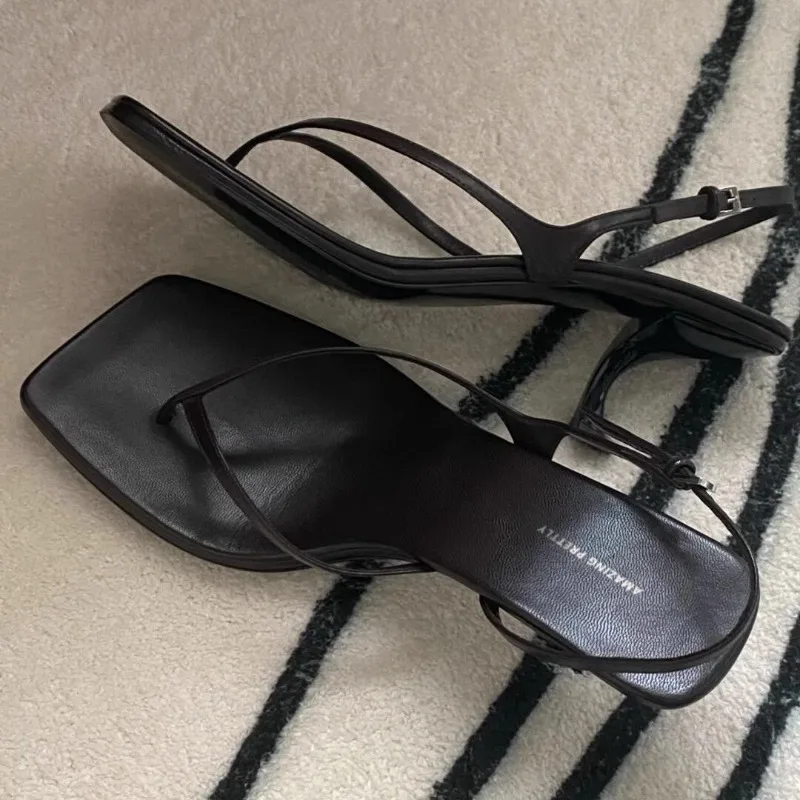 Retro Eckige Zehensteg-Sandalen mit Kitten-Heel und Rückenriemen in Braun, Schlichter Französischer Stil, Sexy Modische Damenschuhe für Sommer und Freizeit