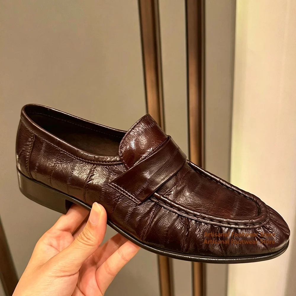 Vintage Braune Leder-Slipper mit Knitteroptik, Luxuriöse Designer-Herrenschuhe, Trendige Handgefertigte Lederschuhe