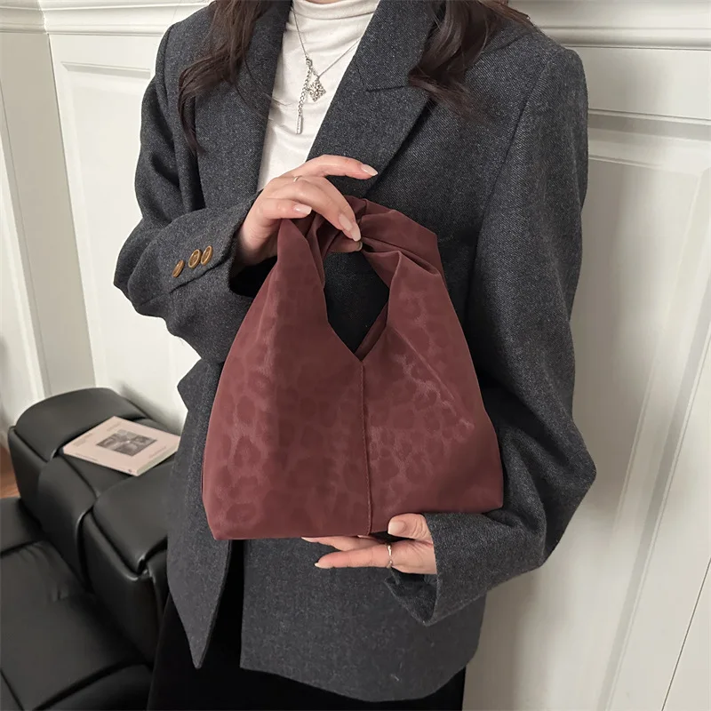 2026 nouvelle version coréenne d'un niche et sac à main décontracté à la mode pour femmes avec un design simple et de niche à la mode