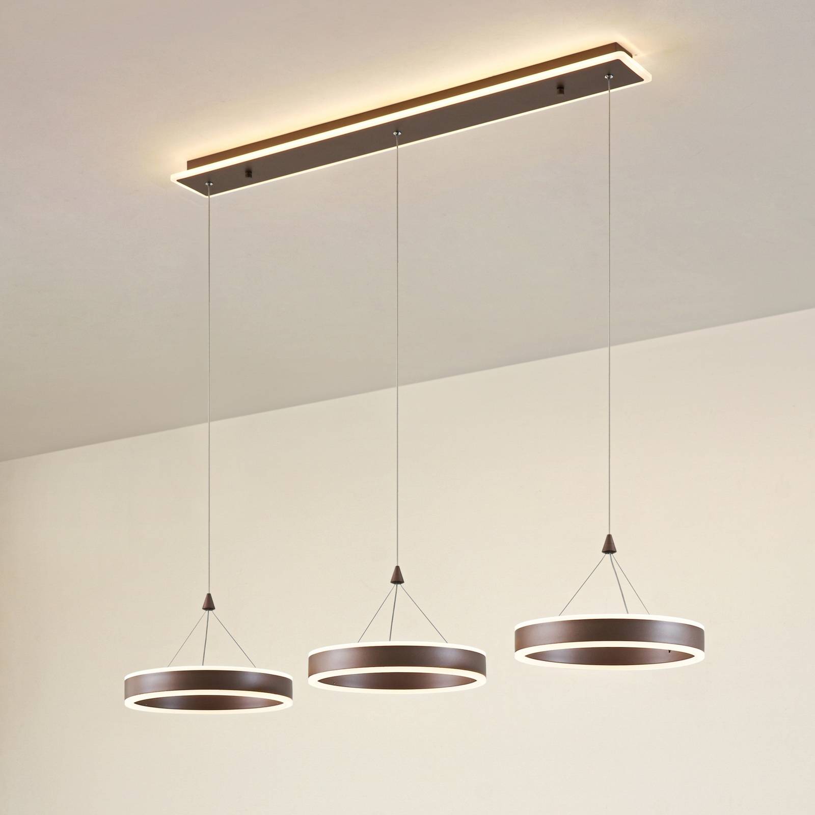 Lucande Lampada LED a sospensione Kolo, 114 cm, 3 luci, marrone, dimmerabile Kolo Lucande,, Marrone / Ruggine, Soggiorno / Sala da pranzo, Moderno