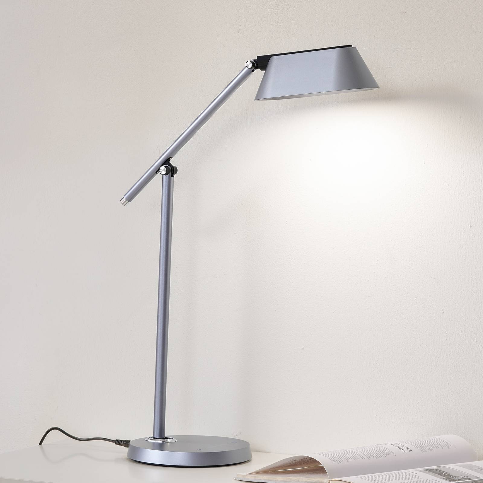 Lampada da scrivania Thies Lindby, dimmerabile, Alluminio / Grigio / Zincato, Studio / Ufficio, Plastica, Moderno, Lampada da tavolo LED