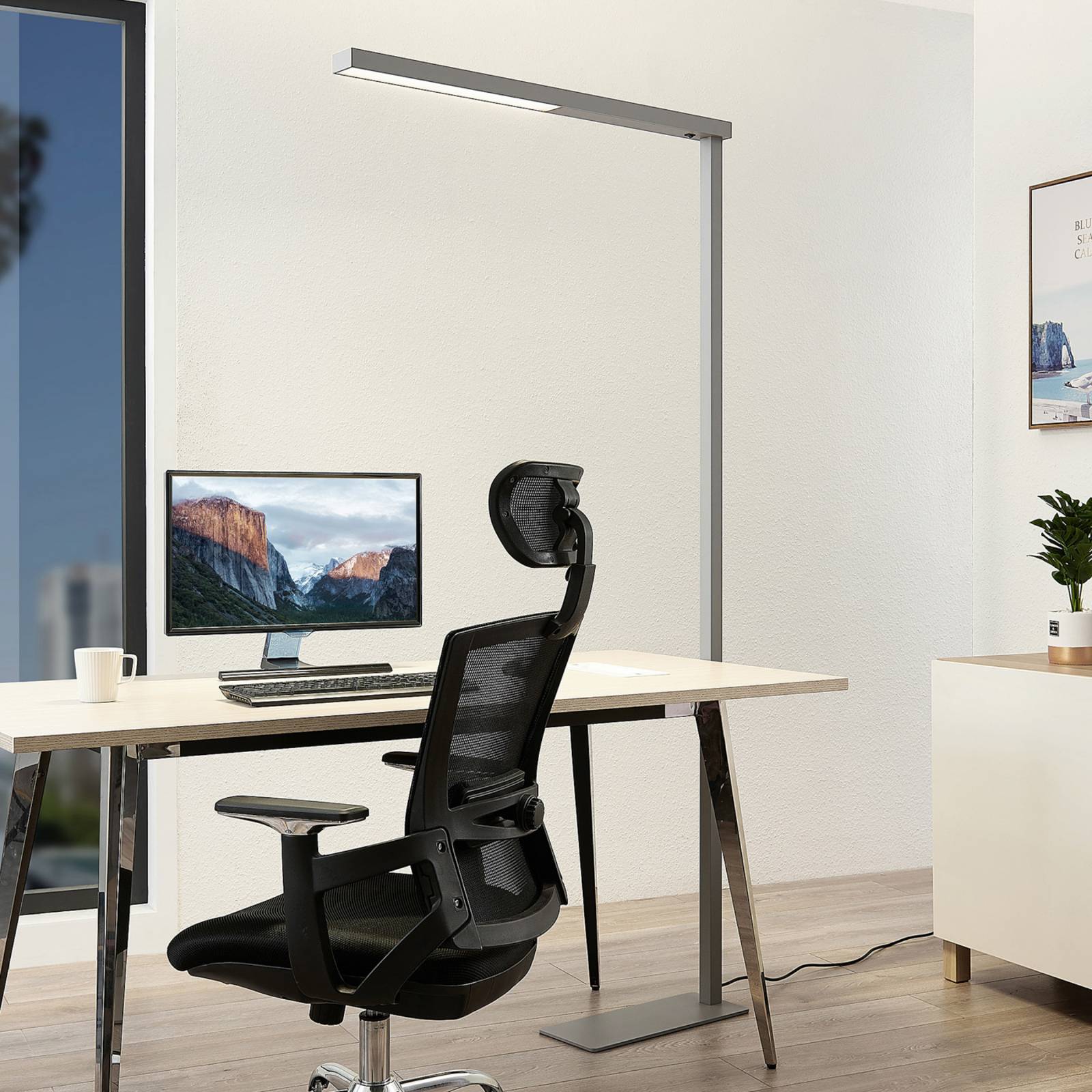 Arcchio Lampada da terra per ufficio Tamilo, argento, metallo, 194cm Tamilo, Alluminio / Grigio / Zincato, Studio / Ufficio, Alluminio, Moderno