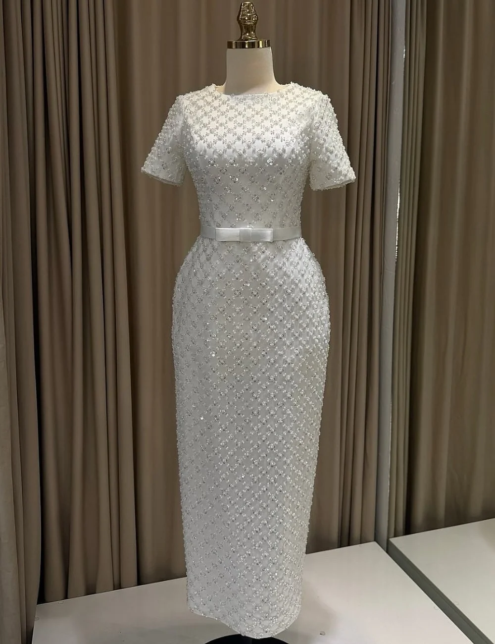 Customized Intricate Charmeuse Pleat Sequined Straight Scoop Neck Midi Bespoke Occasion Prom Dresses High Quality