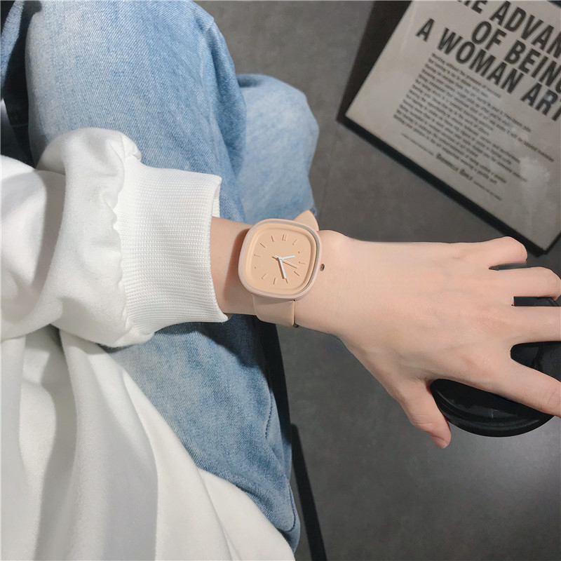 Elegant Women's Leather Watch Casual Ladies Quartz Watch With Sport Inspired Fashion Design coffee