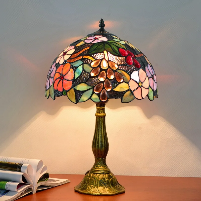 Europäische Kreative Tiffany-Stil Buntglas Wohnzimmer Esszimmer Schlafzimmer Nachttisch Bar Ländliche Trauben Retro Tischlampe