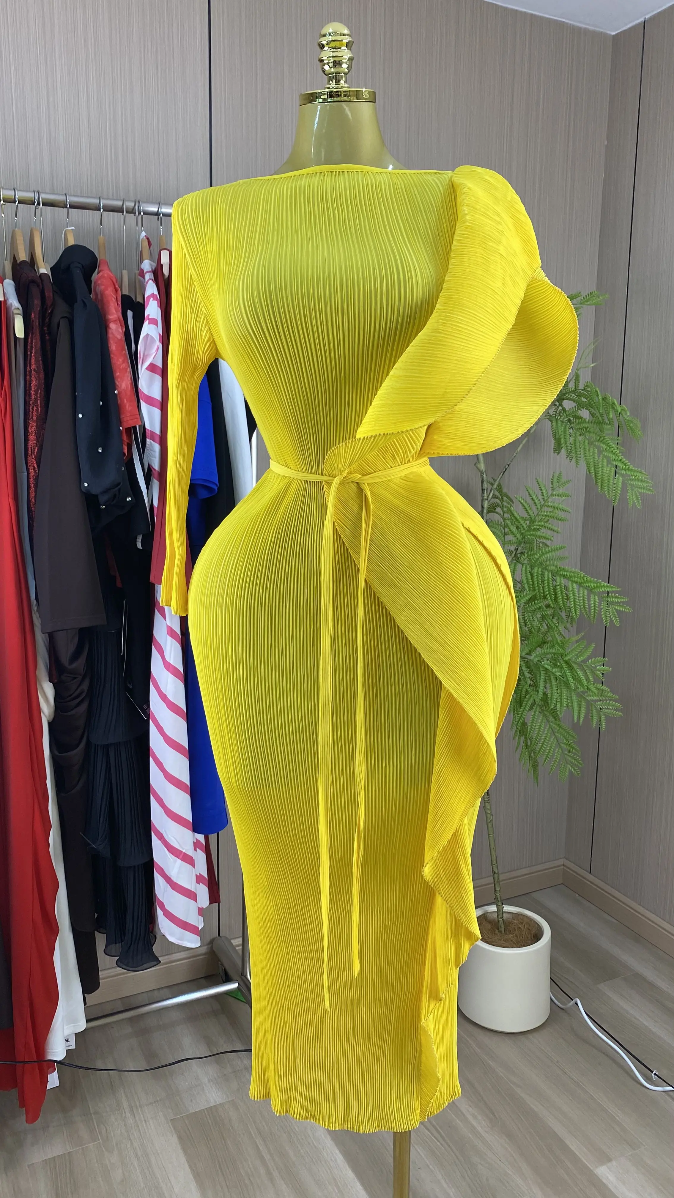 Elegant Women's Off-Shoulder Pleated Evening Gown – New Solid-Color Empire Waist Design-GZXX945