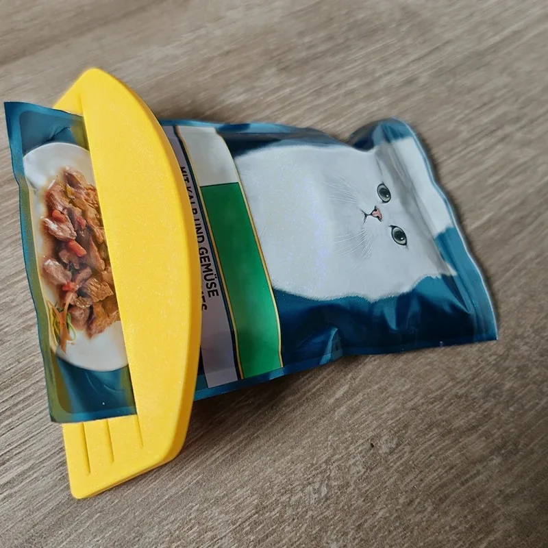 Presse-aliments pour chats, outil de pressage d'aliments, distributeur d'aliments pour animaux de compagnie, 3 épaisseurs, portable, extrait efficacement les aliments des sacs