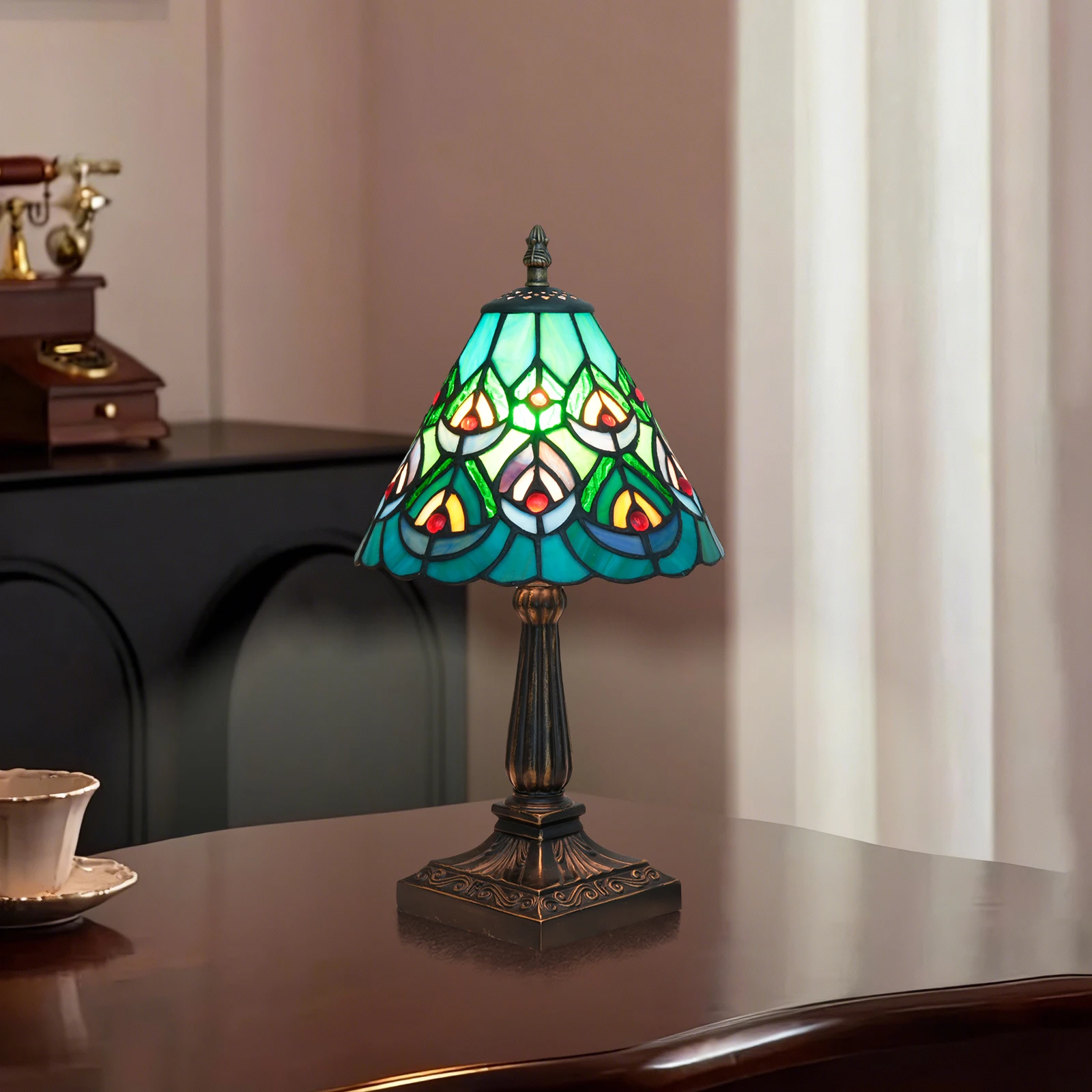 Kleine Tiffany-Pfauen-Tischlampe, 8 Zoll antike Buntglaslampe für Schlafzimmer, Wohnzimmer, Zuhause, handgefertigte Leuchte