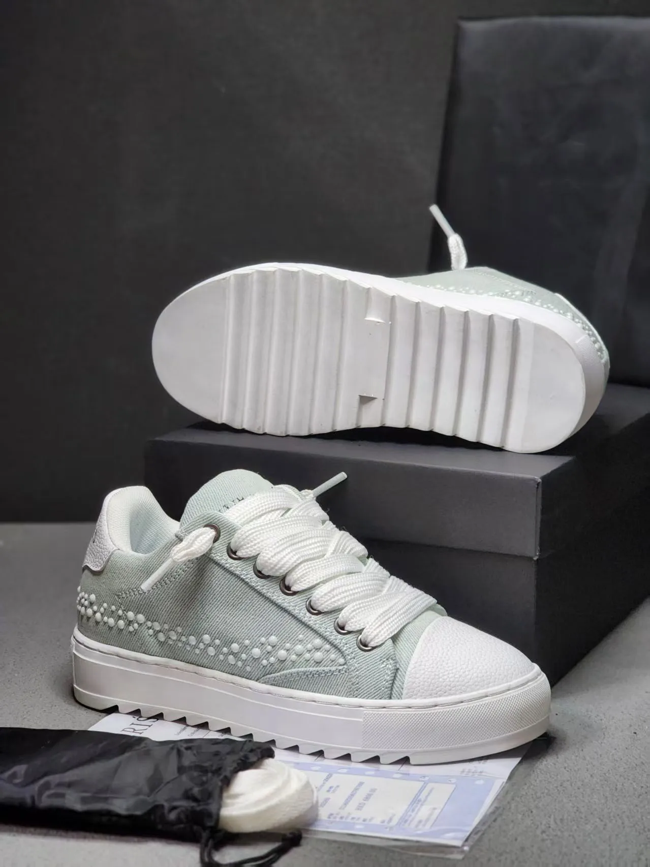 Klobige Plateau-Skate-Sneaker für Damen, Freizeitschuhe mit dicker, gezackter Sohle und erhöhter Absatzhöhe, breite, dicke Schnürsenkel, Streetwear-Damen-Schuhe in verschiedenen Farben (Glitzer, Denim, Leder) mit Schnürung, auch in großen Größen...