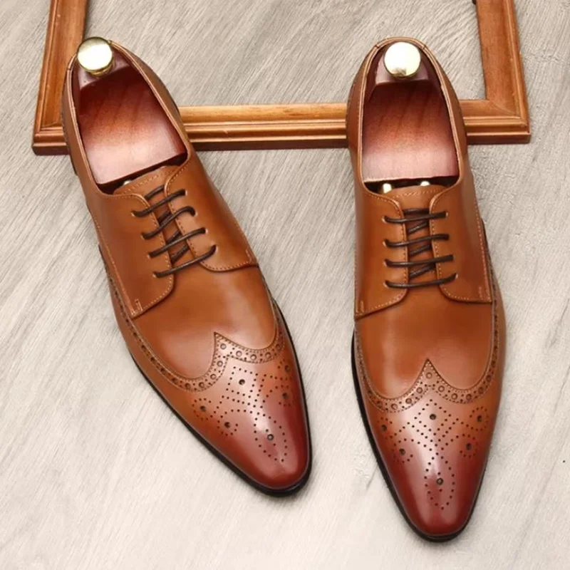 Herren-Lederschuhe aus erstklassigem Rindsleder im britischen Stil, Brogue-Schuhe mit Schnitzereien, formelle Schuhe aus echtem Leder für Herren, spitze Zehenpartie, elegante Schuhe