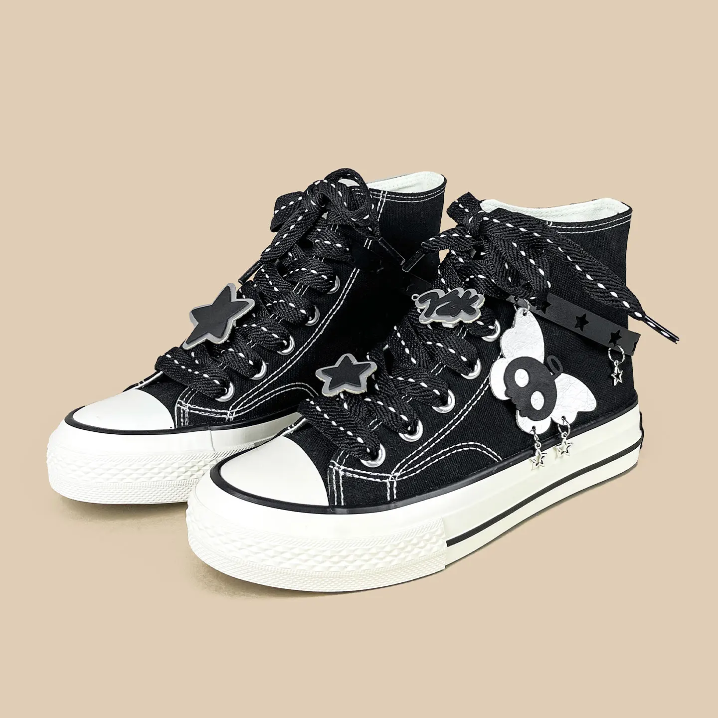 Amy und Michael Original Designer Schuhe Damen Gothic Schwarze High-Top Canvas Schuhe Mode Punk Riemen Charms Casual Sneakers