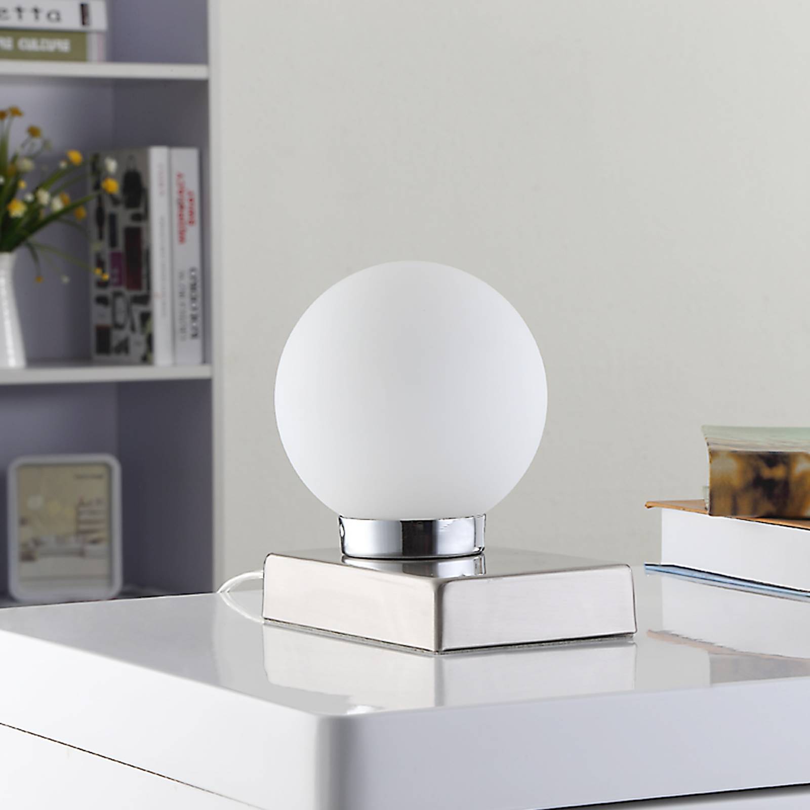 Tischlampe Naomi Lindby, weiß / opal, für Schlafzimmer, Metall, Modern, Tischlampe