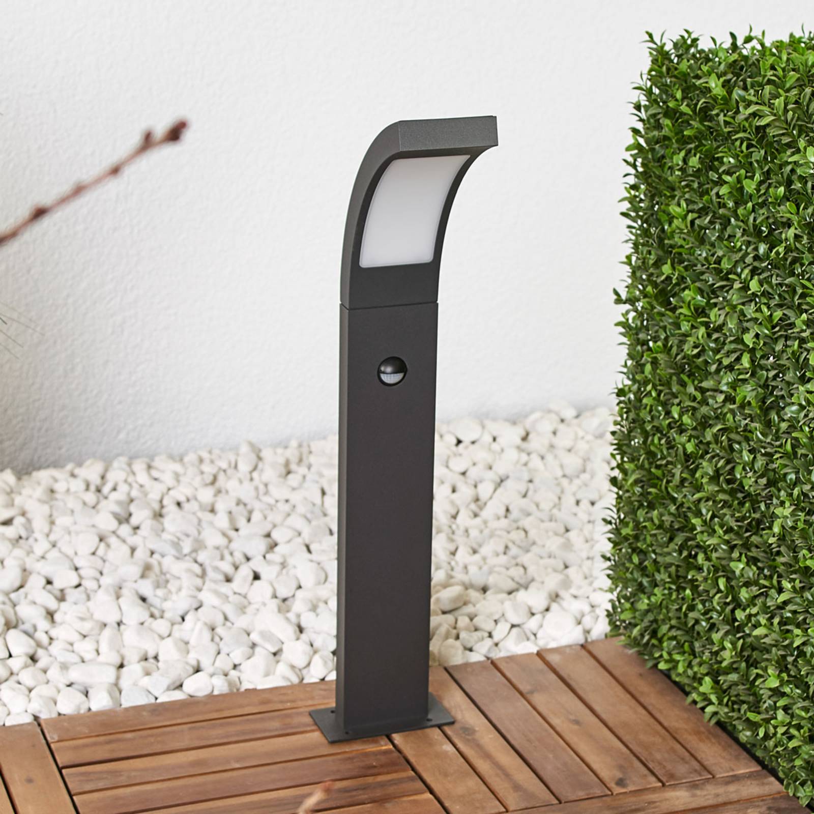 Lucande LED-Pollerlampe Juvia, 60 cm, Bewegungsmelder, IP54 Juvia, schwarz, Aluminium, Modern