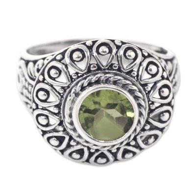 Peridot cocktail ring, 'Jatiluwih'